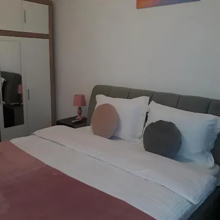 Estetic Apartament Апартаменти *